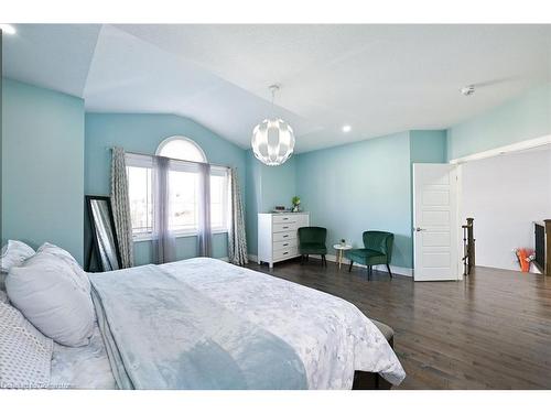 30 Ascoli Drive, Hamilton, ON - Indoor Photo Showing Bedroom