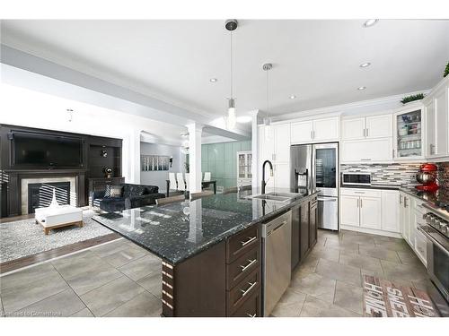 30 Ascoli Drive, Hamilton, ON - Indoor Photo Showing Kitchen With Stainless Steel Kitchen With Upgraded Kitchen