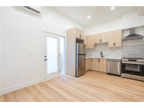 3-55 Stone Church Road E, Hamilton, ON - Indoor Photo Showing Kitchen