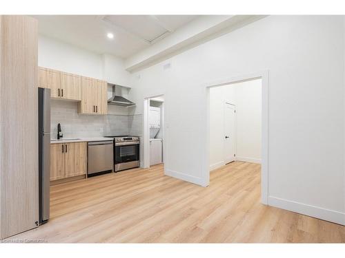 3-55 Stone Church Road E, Hamilton, ON - Indoor Photo Showing Kitchen