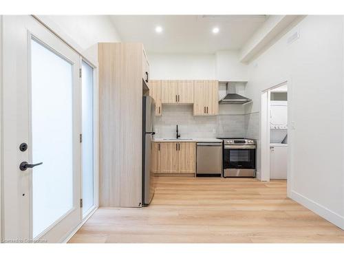 3-55 Stone Church Road E, Hamilton, ON - Indoor Photo Showing Kitchen