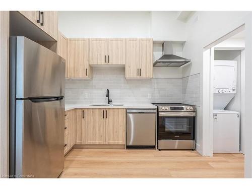 3-55 Stone Church Road E, Hamilton, ON - Indoor Photo Showing Kitchen