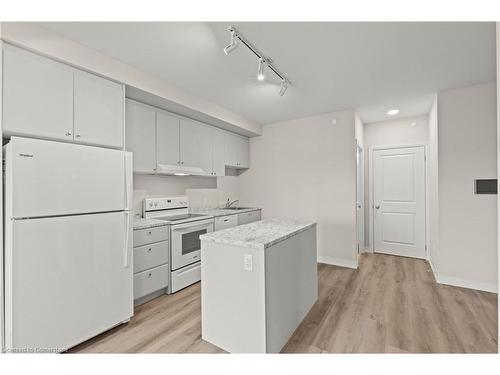 320-50 Herrick Avenue, St. Catharines, ON - Indoor Photo Showing Kitchen