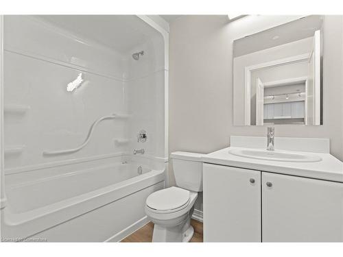 320-50 Herrick Avenue, St. Catharines, ON - Indoor Photo Showing Bathroom