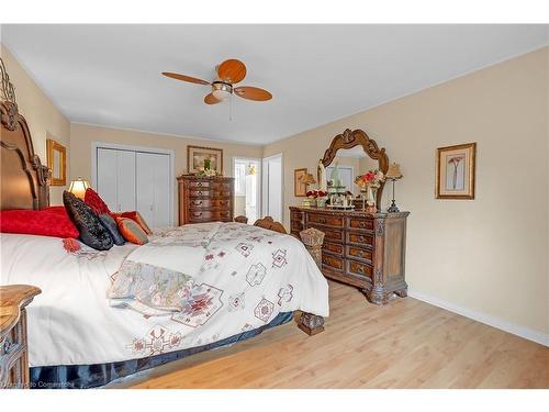 62 Bridlewood Drive, Dundas, ON - Indoor Photo Showing Bedroom