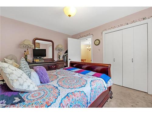 62 Bridlewood Drive, Dundas, ON - Indoor Photo Showing Bedroom