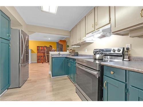 62 Bridlewood Drive, Dundas, ON - Indoor Photo Showing Kitchen