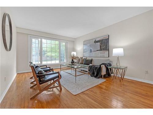 62 Bridlewood Drive, Dundas, ON - Indoor Photo Showing Living Room