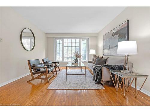 62 Bridlewood Drive, Dundas, ON - Indoor Photo Showing Living Room