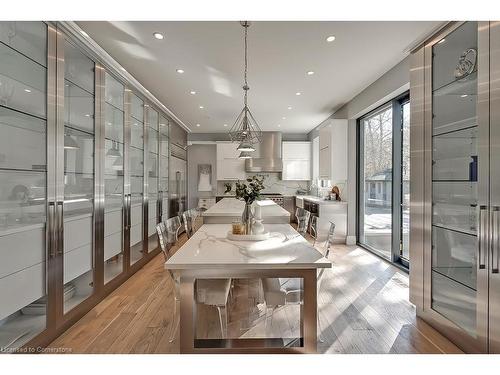 136 Avondale Court, Burlington, ON - Indoor Photo Showing Dining Room