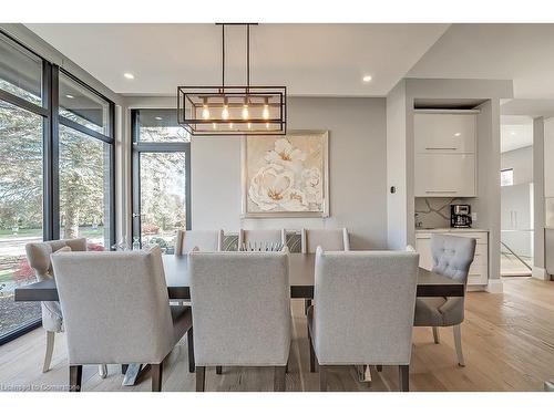 136 Avondale Court, Burlington, ON - Indoor Photo Showing Dining Room