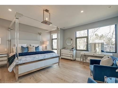 136 Avondale Court, Burlington, ON - Indoor Photo Showing Bedroom