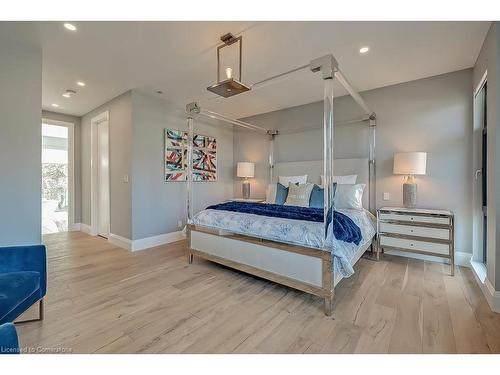 136 Avondale Court, Burlington, ON - Indoor Photo Showing Bedroom