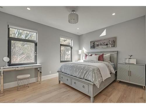 136 Avondale Court, Burlington, ON - Indoor Photo Showing Bedroom