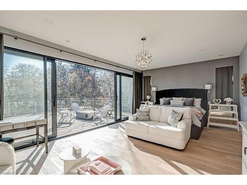 136 Avondale Court, Burlington, ON - Indoor Photo Showing Bedroom