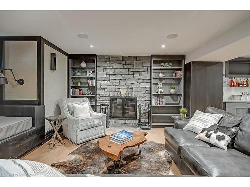 136 Avondale Court, Burlington, ON - Indoor Photo Showing Living Room With Fireplace