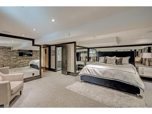 136 Avondale Court, Burlington, ON - Indoor Photo Showing Bedroom