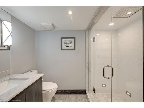 136 Avondale Court, Burlington, ON - Indoor Photo Showing Bathroom