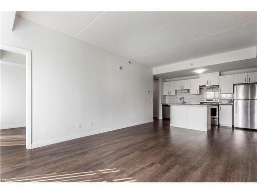 306-175 Commonwealth Street, Kitchener, ON - Indoor Photo Showing Kitchen