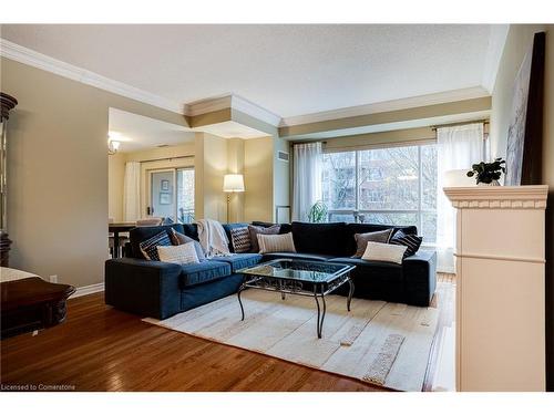 306-2000 Creekside Drive, Dundas, ON - Indoor Photo Showing Living Room