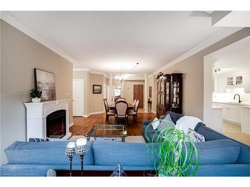 306-2000 Creekside Drive, Dundas, ON - Indoor Photo Showing Living Room