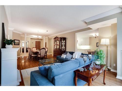 306-2000 Creekside Drive, Dundas, ON - Indoor Photo Showing Living Room