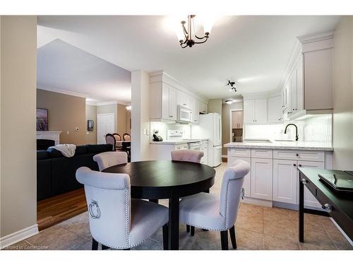 306-2000 Creekside Drive, Dundas, ON - Indoor Photo Showing Dining Room