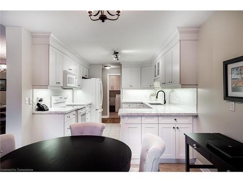 306-2000 Creekside Drive, Dundas, ON - Indoor Photo Showing Kitchen