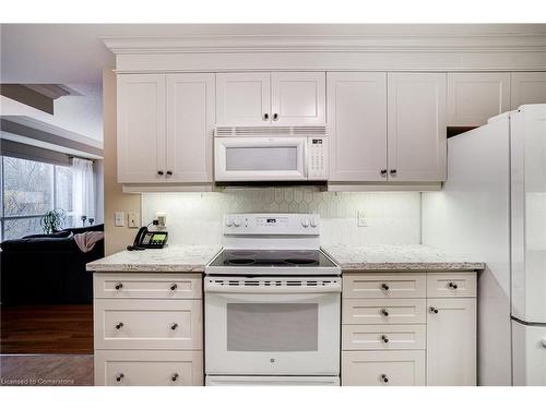 306-2000 Creekside Drive, Dundas, ON - Indoor Photo Showing Kitchen