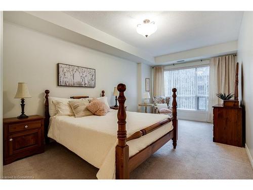 306-2000 Creekside Drive, Dundas, ON - Indoor Photo Showing Bedroom