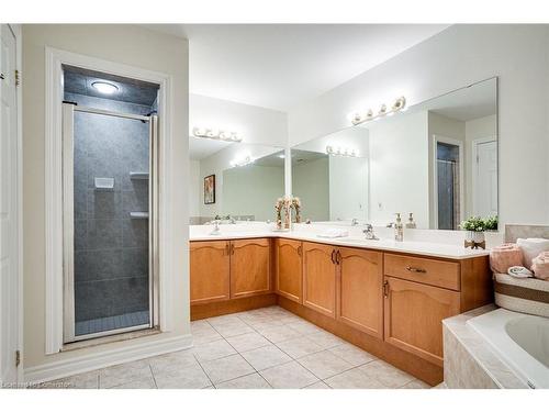 306-2000 Creekside Drive, Dundas, ON - Indoor Photo Showing Bathroom