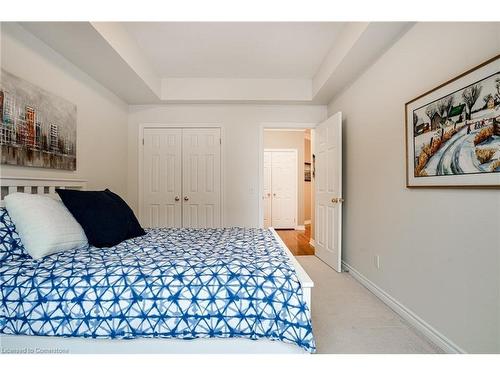 306-2000 Creekside Drive, Dundas, ON - Indoor Photo Showing Bedroom