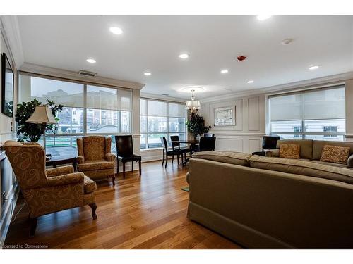 306-2000 Creekside Drive, Dundas, ON - Indoor Photo Showing Living Room