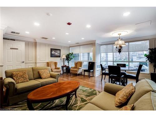 306-2000 Creekside Drive, Dundas, ON - Indoor Photo Showing Living Room