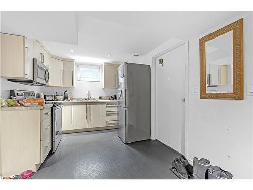 29 Clarendon Avenue, Hamilton, ON - Indoor Photo Showing Kitchen