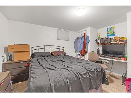 29 Clarendon Avenue, Hamilton, ON - Indoor Photo Showing Bedroom