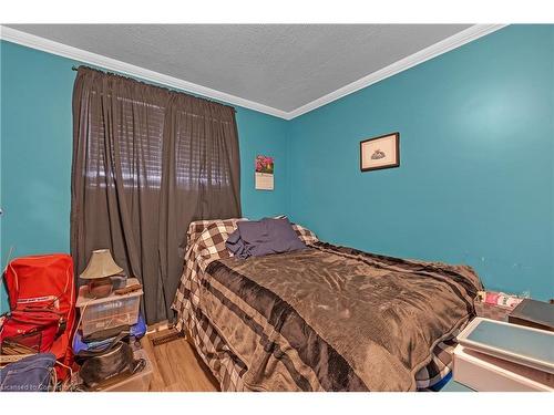 29 Clarendon Avenue, Hamilton, ON - Indoor Photo Showing Bedroom