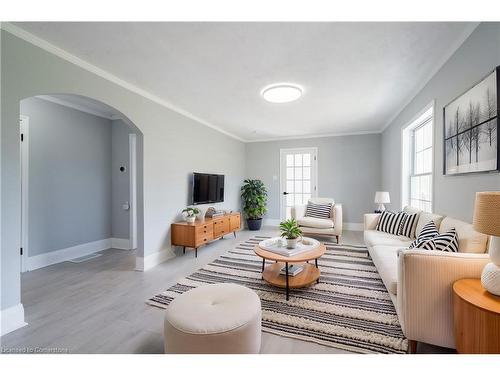 728 Gorham Road, Ridgeway, ON - Indoor Photo Showing Living Room