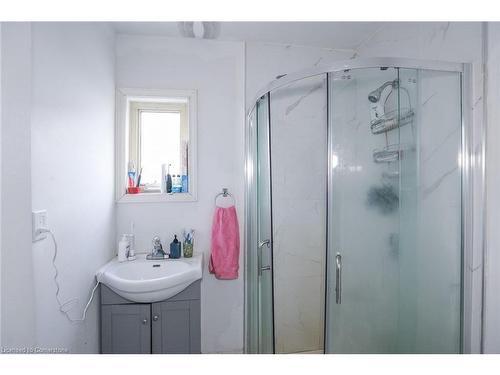 344 Barton Street, Stoney Creek, ON - Indoor Photo Showing Bathroom