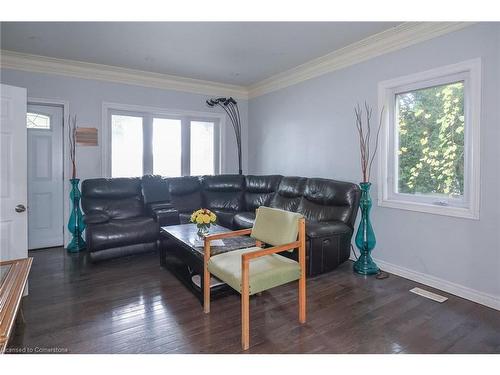 344 Barton Street, Stoney Creek, ON - Indoor Photo Showing Living Room