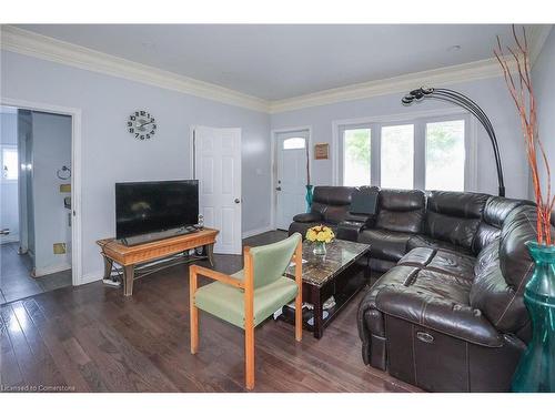 344 Barton Street, Stoney Creek, ON - Indoor Photo Showing Living Room