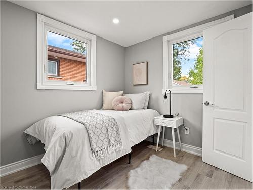 330 Dieppe Street, Welland, ON - Indoor Photo Showing Bedroom