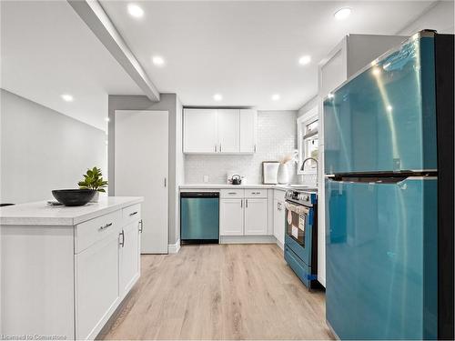 330 Dieppe Street, Welland, ON - Indoor Photo Showing Kitchen With Upgraded Kitchen