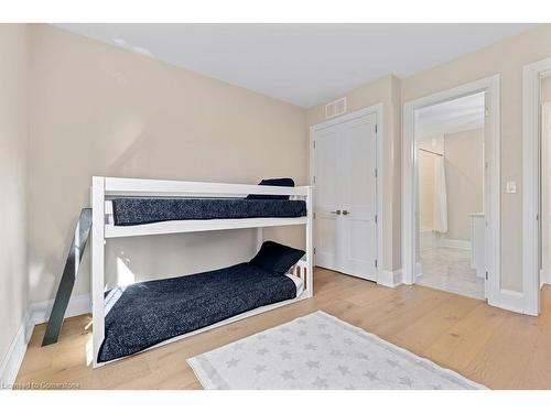 308 Appleby Line, Burlington, ON - Indoor Photo Showing Bedroom