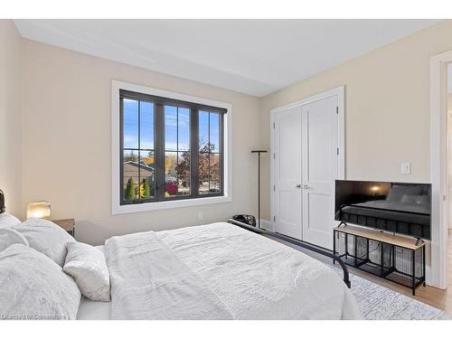 308 Appleby Line, Burlington, ON - Indoor Photo Showing Bedroom