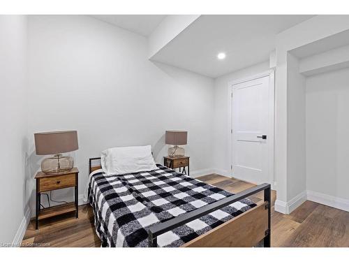 308 Appleby Line, Burlington, ON - Indoor Photo Showing Bedroom