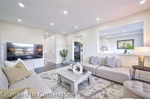 1145 Riddell Crescent, Hamilton, ON - Indoor Photo Showing Living Room