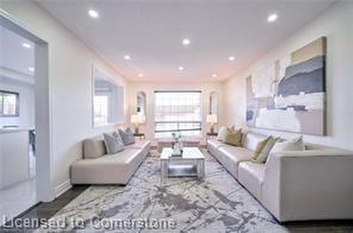 1145 Riddell Crescent, Hamilton, ON - Indoor Photo Showing Living Room