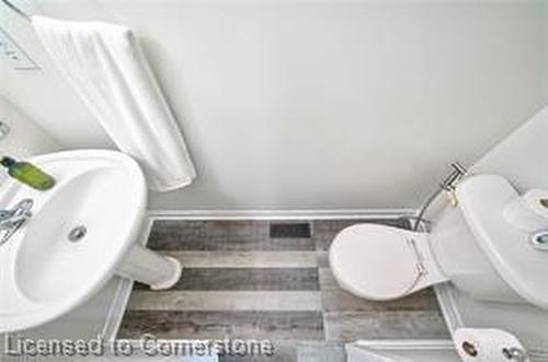 1145 Riddell Crescent, Hamilton, ON - Indoor Photo Showing Bathroom