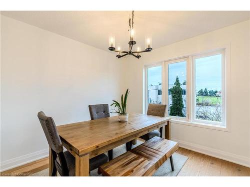 7-5110 Fairview Street, Burlington, ON - Indoor Photo Showing Dining Room